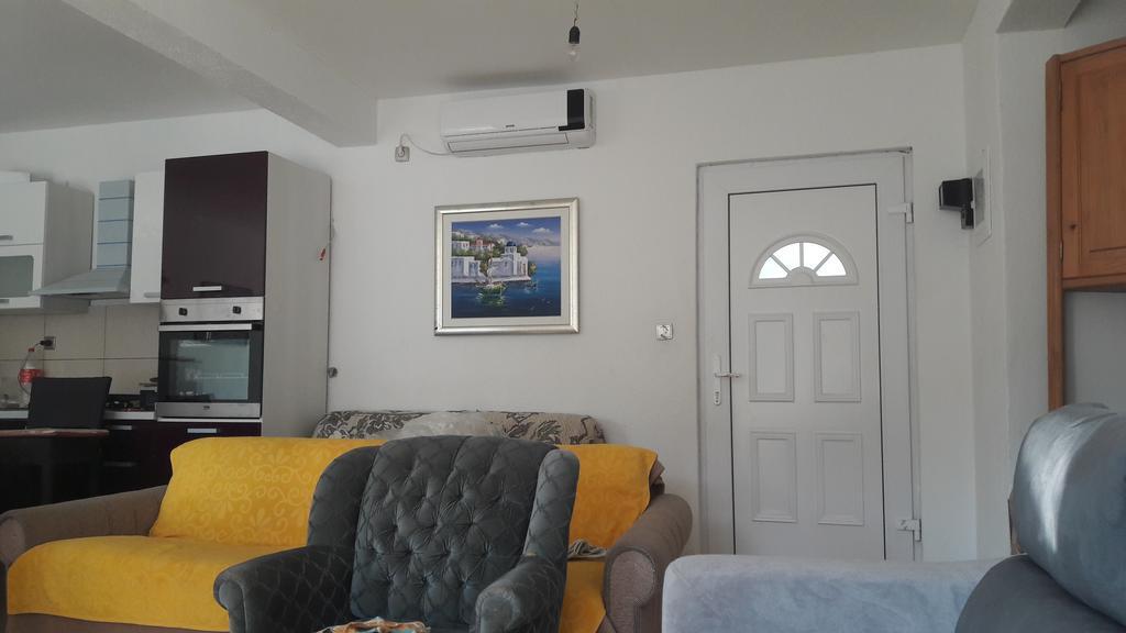 Apartments Nikola Pucisca Zewnętrze zdjęcie